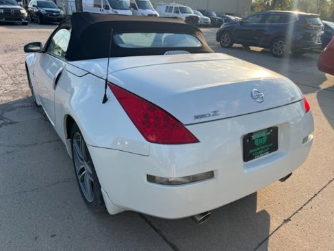 Used 2007 Nissan 350Z Touring image 6