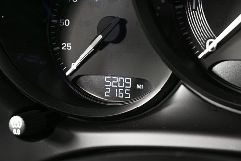 Used 2025 Porsche Macan image 11