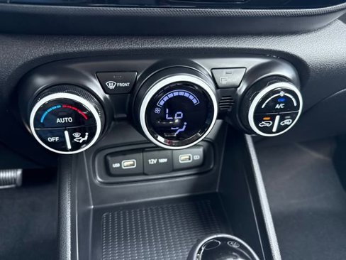 Certified 2022 Hyundai Venue Limited image 21