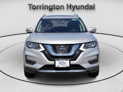 Used 2019 Nissan Rogue SV w/ Sun & Sound Touring Package image 2