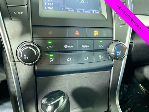 Used 2017 Toyota Camry SE image 10