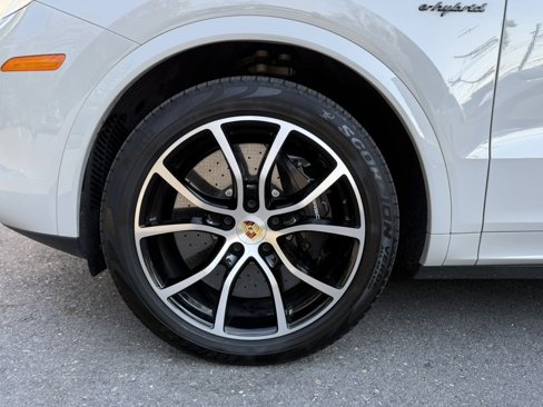Used 2021 Porsche Cayenne Turbo S image 47