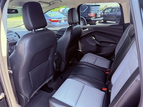 Used 2018 Ford Escape SE w/ SE Sport Appearance Package image 32