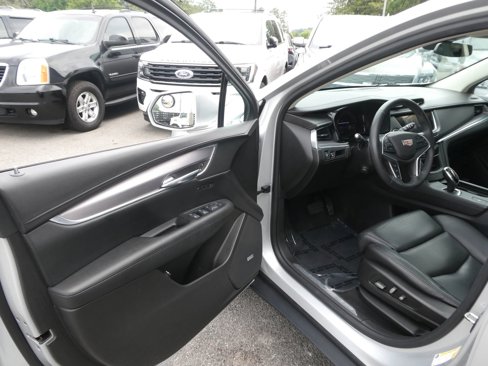 Used 2017 Cadillac XT5 Luxury w/ Driver Awareness Package image 14