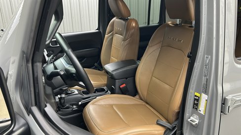 Used 2023 Jeep Wrangler Unlimited Sahara w/ Cold Weather Group image 32