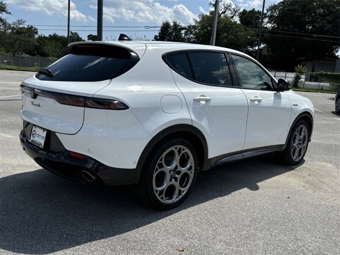 New 2024 Alfa Romeo Tonale Veloce image 8