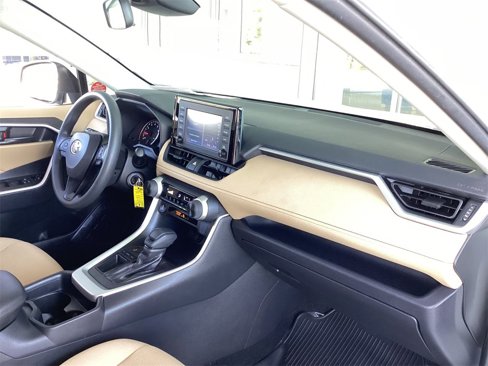 Used 2019 Toyota RAV4 LE image 27