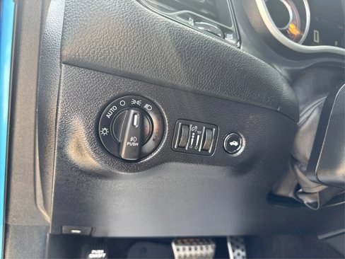 Used 2016 Dodge Challenger R/T Scat Pack w/ Leather Interior Group image 18