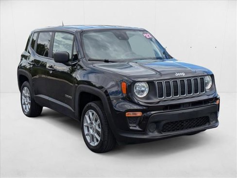 Used 2023 Jeep Renegade Latitude image 3