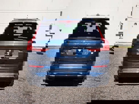 Certified 2023 Volvo XC60 T8 Plus image 6