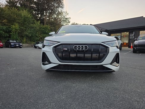 Used 2022 Audi e-tron Premium Plus w/ Premium Plus Package image 10