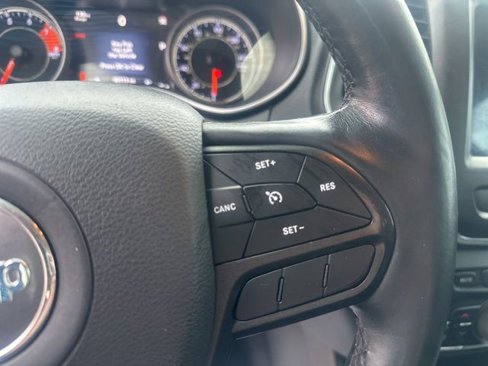 Used 2019 Jeep Cherokee Trailhawk w/ Cold Weather Group image 20