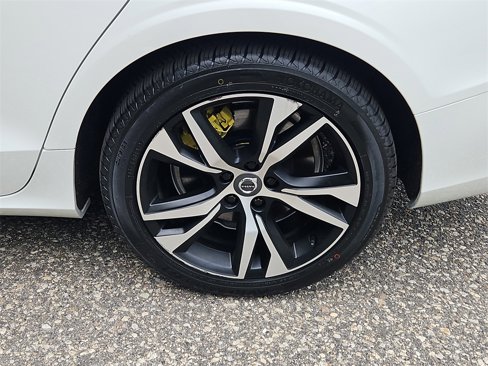 Used 2022 Volvo S60 T8 R-Design Expression image 8