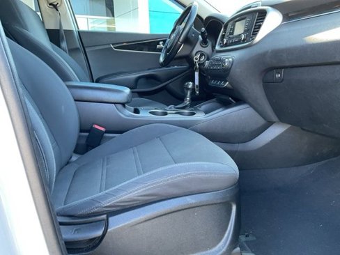 Used 2016 Kia Sorento LX w/ LX Convenience Package image 16