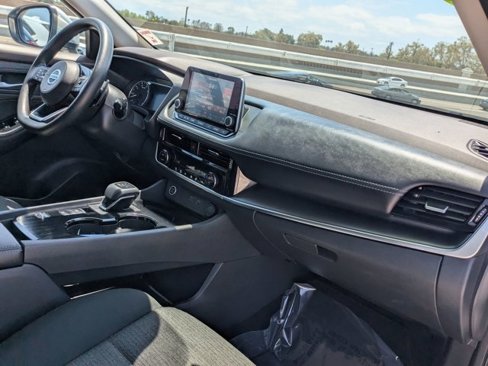 Used 2021 Nissan Rogue SV image 6
