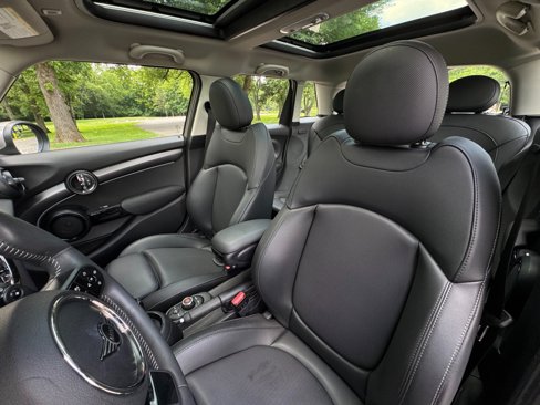 Used 2022 MINI Cooper S w/ Premium Package image 11