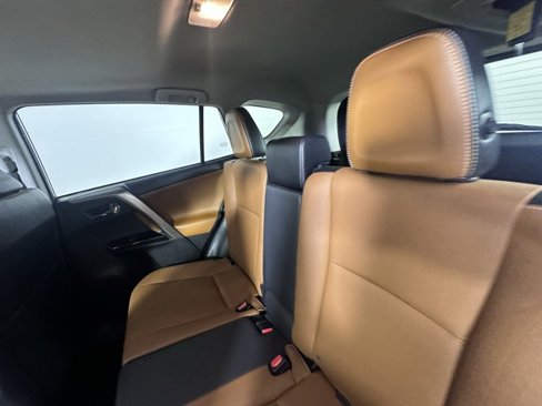 Used 2018 Toyota RAV4 Limited image 14