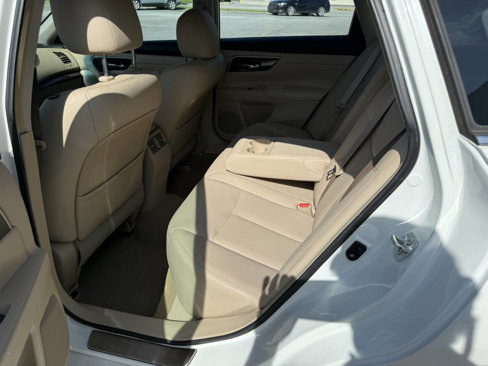 Used 2013 Nissan Altima 2.5 SL w/ Technology Pkg image 7