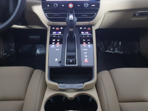 New 2025 Porsche Macan image 20