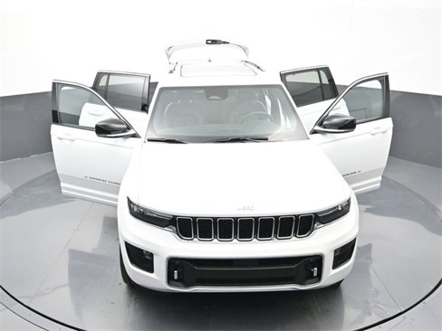 Used 2024 Jeep Grand Cherokee Overland w/ Trailer Tow Package image 34