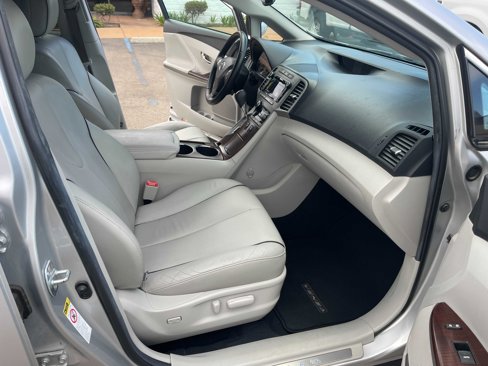 Used 2012 Toyota Venza XLE image 16