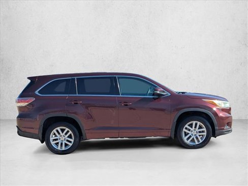 Used 2015 Toyota Highlander LE image 4