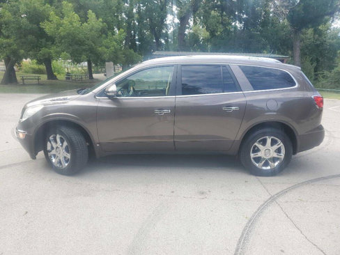 Used 2010 Buick Enclave CXL image 3