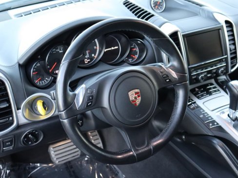 Used 2013 Porsche Cayenne Turbo image 23