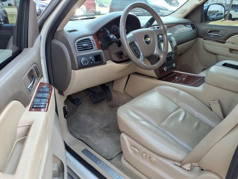 Used 2013 Chevrolet Suburban LTZ image 4