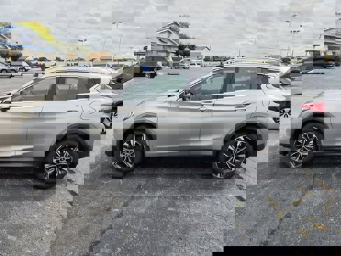 Used 2018 INFINITI QX30 Premium w/ Navigation Package image 6