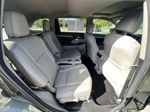 Used 2018 Toyota Highlander Limited image 30