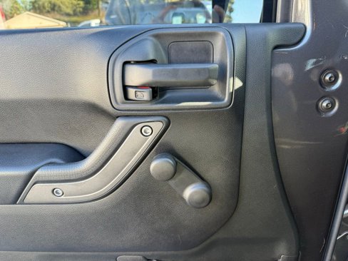 Used 2017 Jeep Wrangler Unlimited Sport w/ Connectivity Group image 13