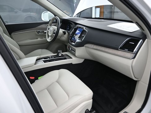 Certified 2024 Volvo XC90 B6 Plus image 40