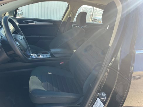 Used 2020 Ford Fusion SE image 22