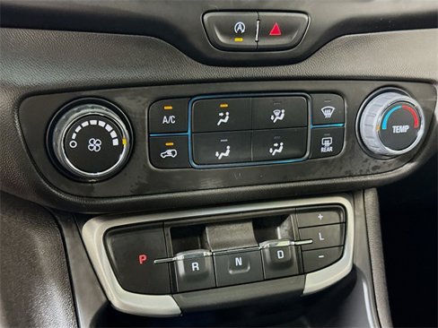 Used 2024 GMC Terrain SLE image 13
