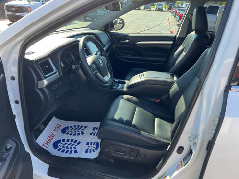 Used 2019 Toyota Highlander XLE image 17