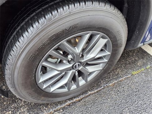 Used 2023 Nissan Rogue S image 9