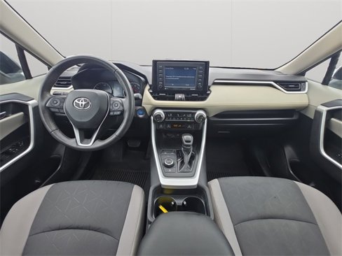 Used 2021 Toyota RAV4 XLE image 18