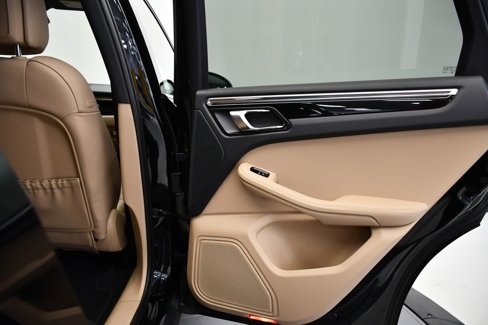 Used 2023 Porsche Macan Turbo image 51