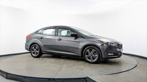 Used 2018 Ford Focus SE w/ SE Appearance Package image 9