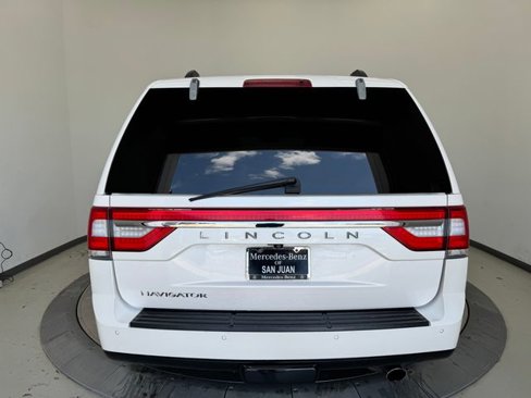 Used 2016 Lincoln Navigator Reserve image 12