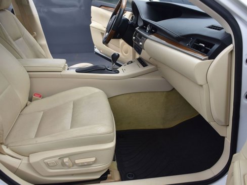 Used 2015 Lexus ES 300h image 24
