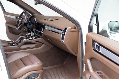 Used 2022 Porsche Cayenne Platinum Edition image 25