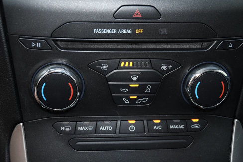 Used 2015 Ford Edge SEL image 39