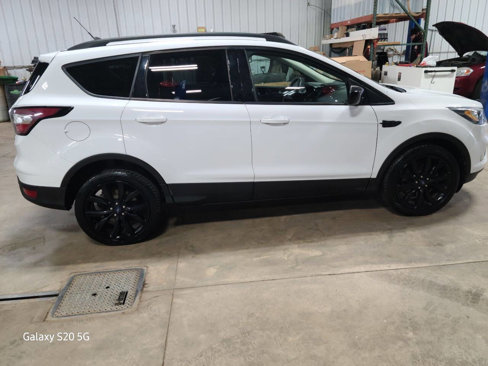Used 2018 Ford Escape SE w/ SE Sport Appearance Package image 5