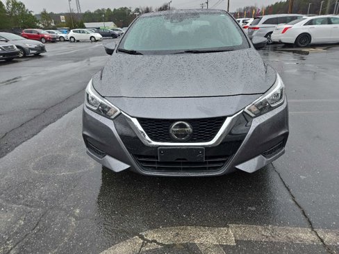 Used 2021 Nissan Versa SV image 3