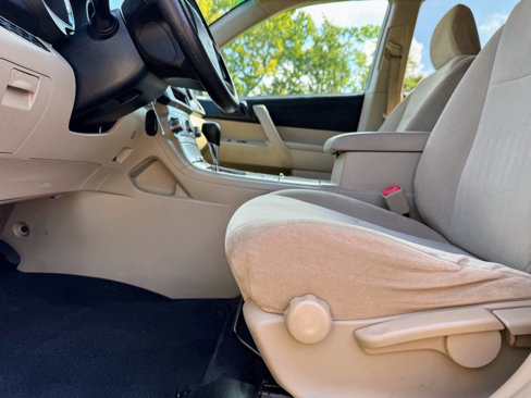 Used 2013 Toyota Highlander Plus image 9