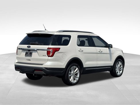 Used 2019 Ford Explorer XLT w/ Equipment Group 202A image 5