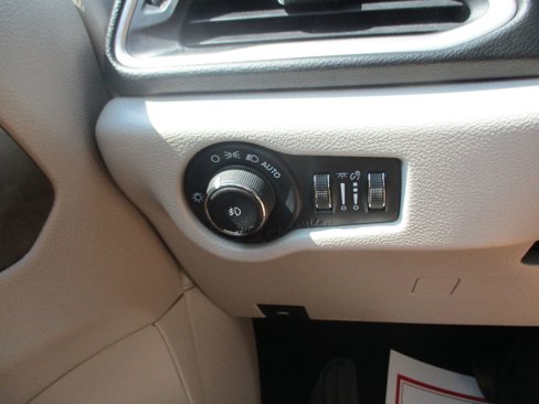 Used 2022 Chrysler Pacifica Touring-L image 13