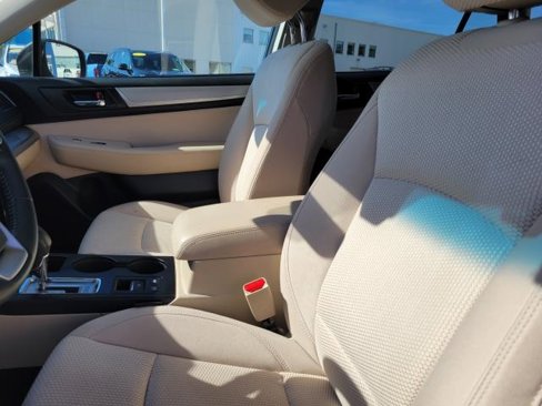 Used 2018 Subaru Outback 2.5i Premium image 18